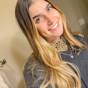 Meet your Posher, Alexis